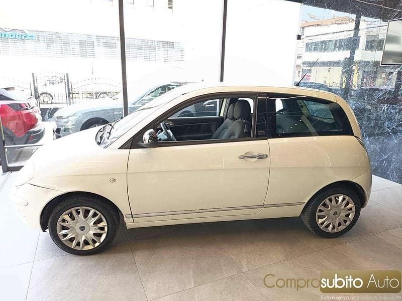 Usata Lancia Ypsilon 69 CV (50 kW) 2011 Bianco Utilitaria