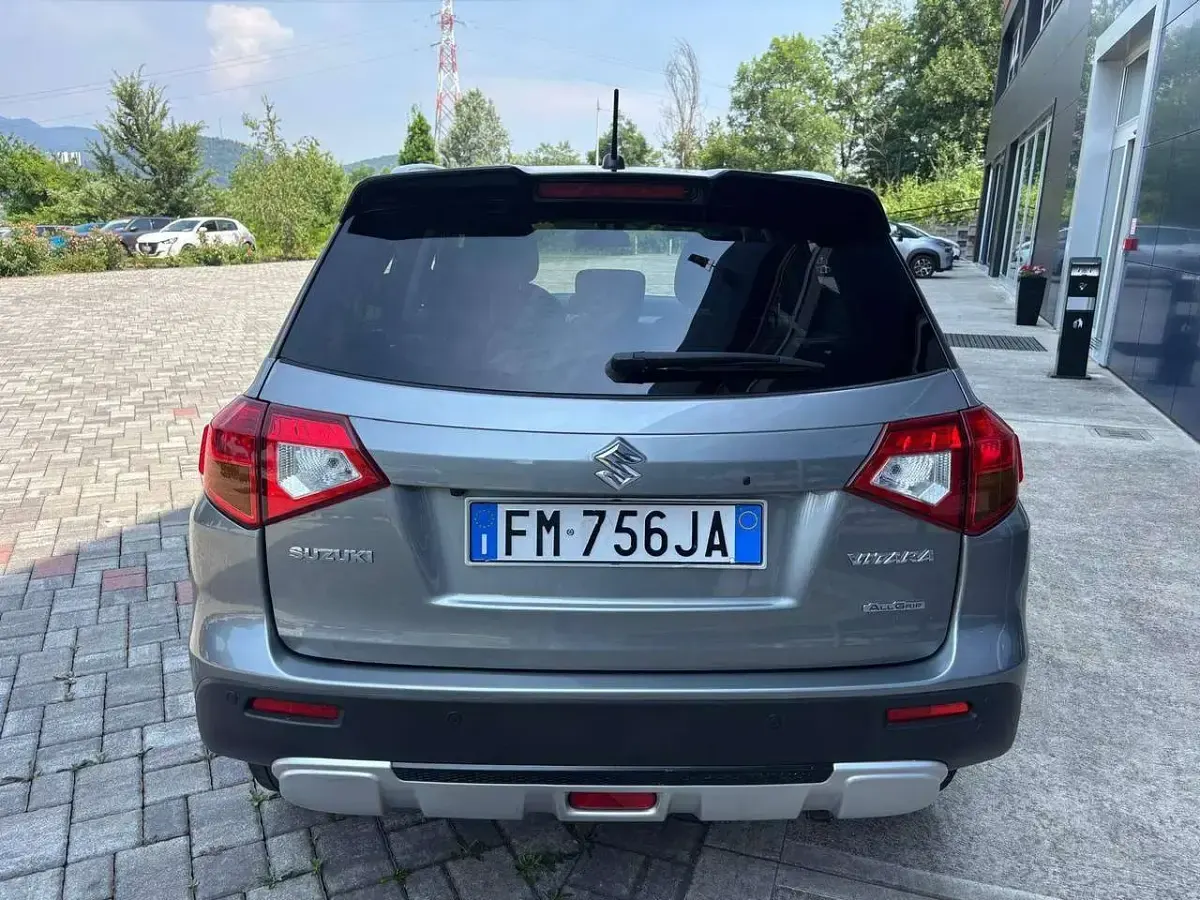 Usata Suzuki Vitara 140 CV (102 kW) 2018 Grigio SUV