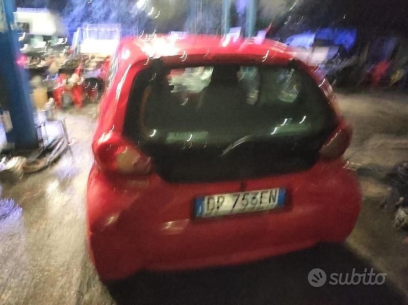 Usata Toyota Aygo 67 CV (49 kW) 2008 Giallo Utilitaria