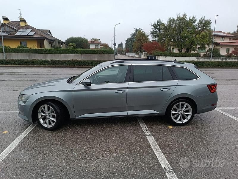 Usata Skoda Superb 150 CV (110 kW) 2016 Grigio Berlina