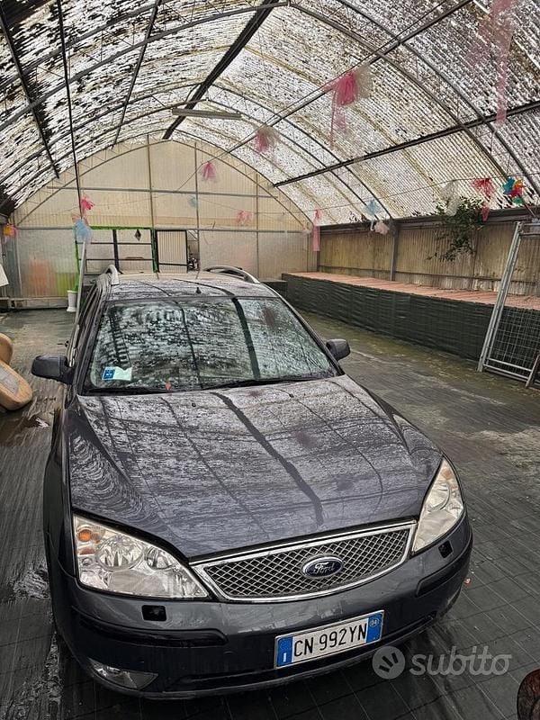 Begagnad Ford Mondeo 131 HK (96 kW) 2004 Blå Halvkombi