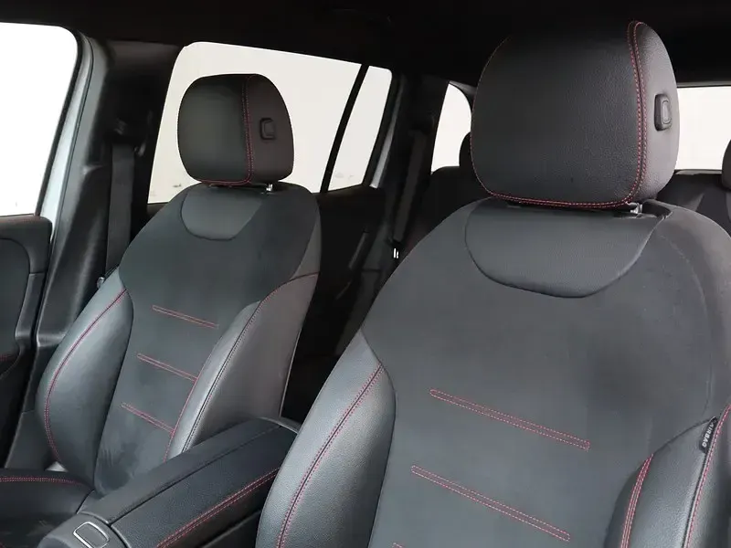 Usata Mercedes GLB200 Premium 150 CV (110 kW) 2023 Argento SUV
