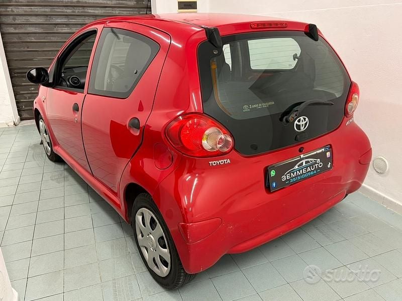 Usata Toyota Aygo H2 69 CV (50 kW) 2008 Rosso Utilitaria