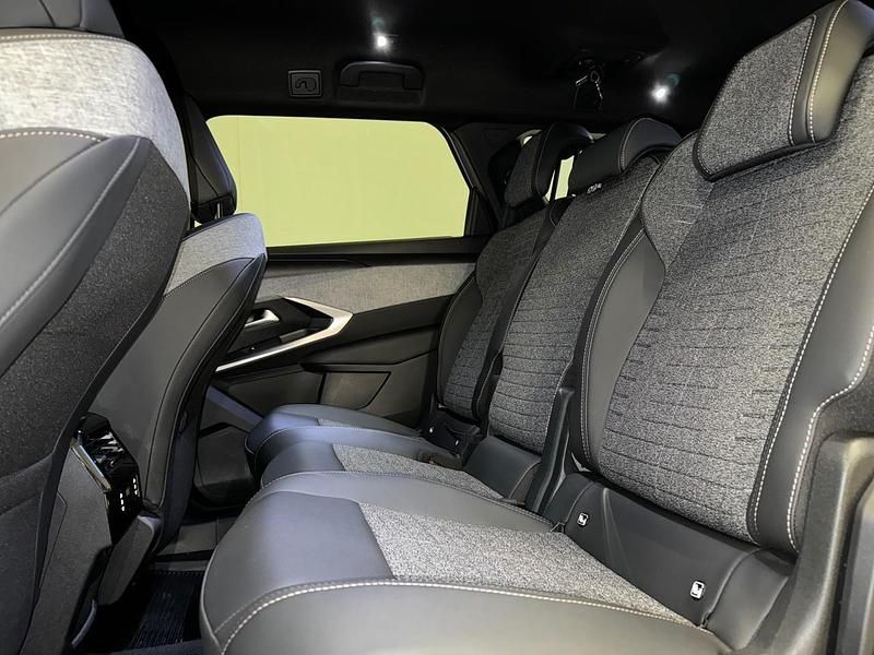 Usata Peugeot 5008 Allure 145 CV (106 kW) 2025 Grigio SUV