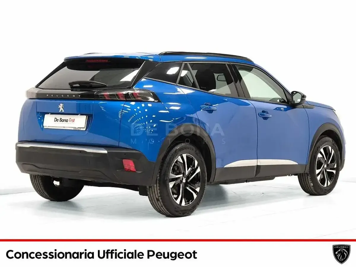 Usata Peugeot e-2008 Allure 100 kW (136 CV) 2022 Azzurro SUV