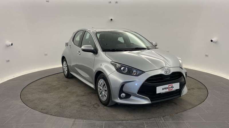 Usata Toyota Yaris Active 72 CV (52 kW) 2022 Grigio Berlina