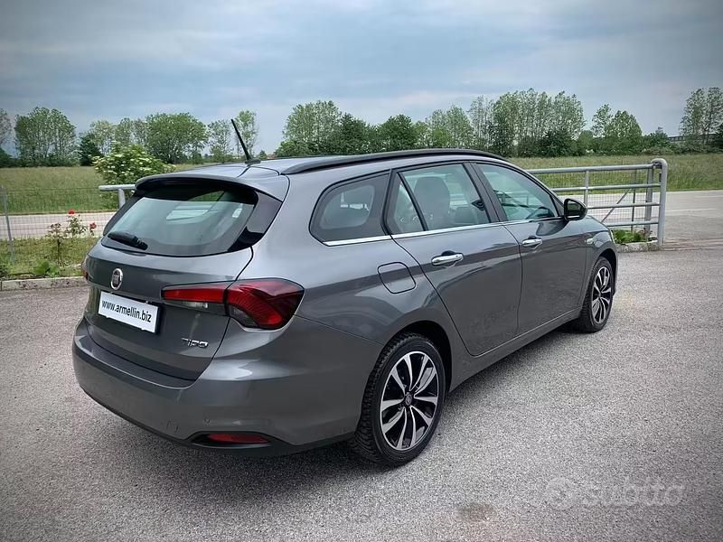Usata Fiat Tipo Wagon 120 CV (88 kW) 2019 Grigio Station wagon