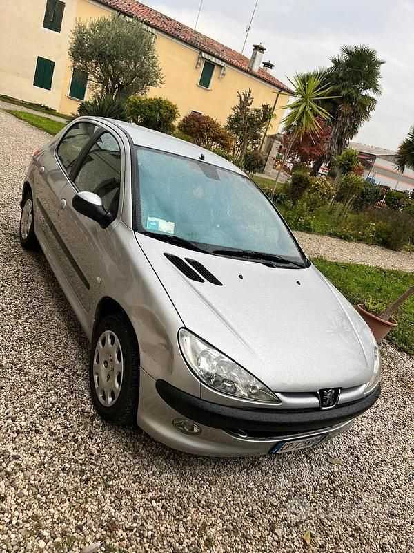 Usata Peugeot 206 68 CV (50 kW) 2005 Grigio Berlina
