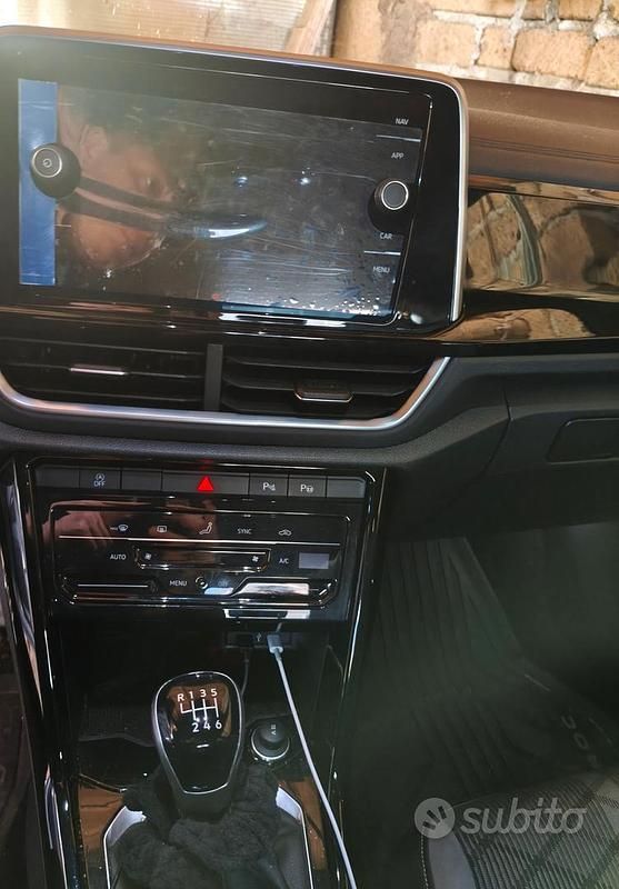 Usata VW T-Roc R-line 116 CV (85 kW) 2023 SUV