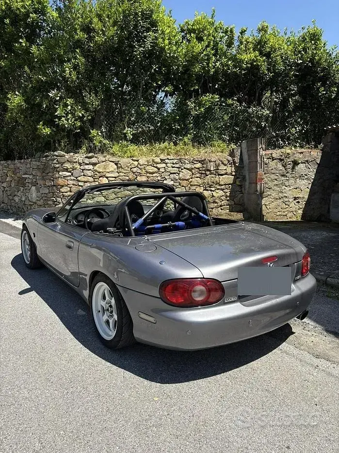 Usata Mazda MX5 146 CV (107 kW) 2004 Grigio Cabrio