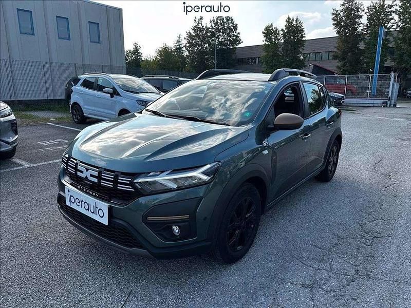 Verde Usata 2023 Dacia Sandero Expression Due volumi | 14.900 € (Buon prezzo) - Immagine 1/4