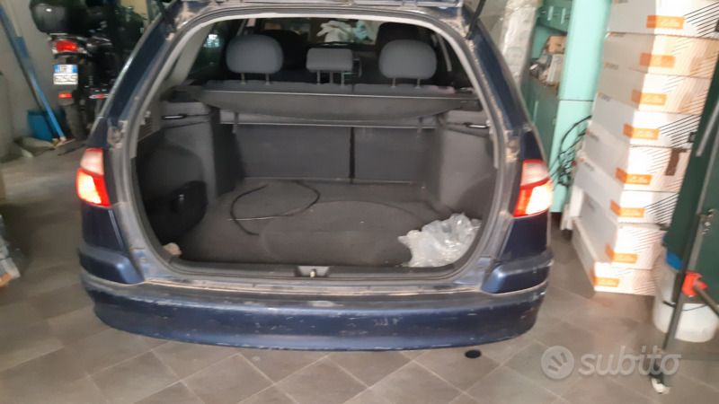 Usata Toyota Avensis 2002 Blu Station wagon