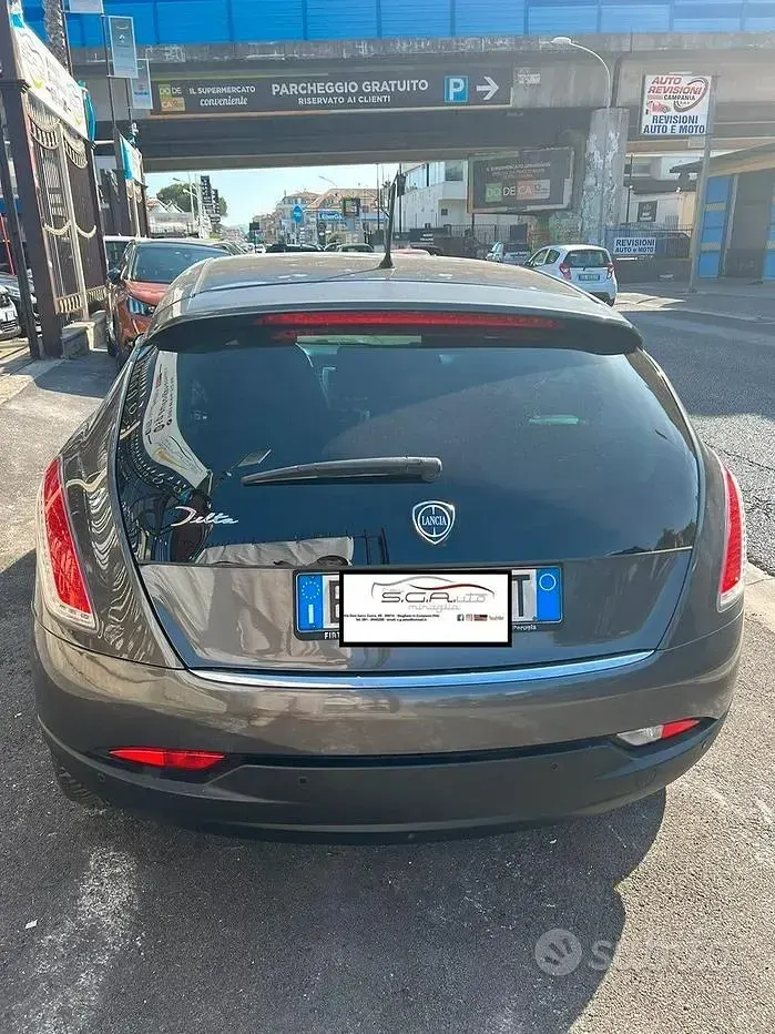 Usata Lancia Delta Gold 120 CV (88 kW) 2013 Grigio Utilitaria