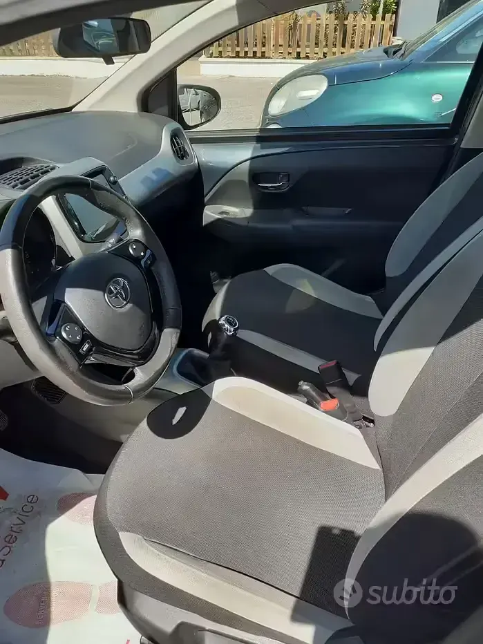 Gebraucht Toyota Aygo 69 PS (50 kW) 2017 Schwarz Kleinwagen