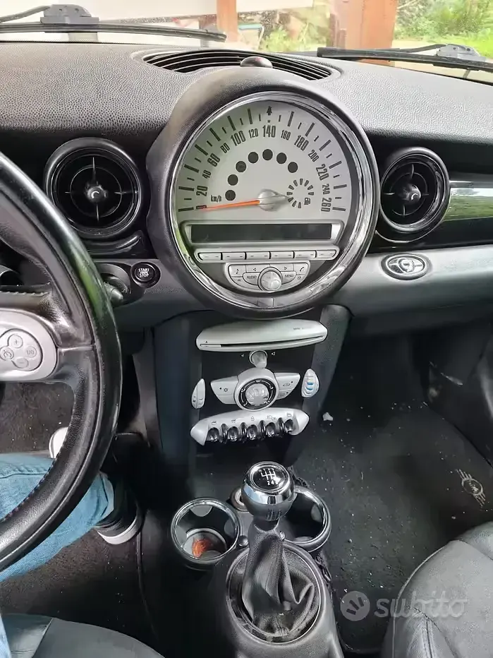 Usata Mini Cooper Cabriolet 120 CV (88 kW) 2009 Nero Cabrio