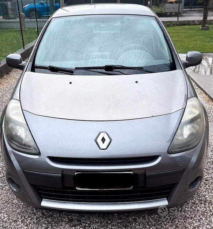 Usata Renault Clio II Dynamique 86 CV (63 kW) 2010 Grigio Berlina
