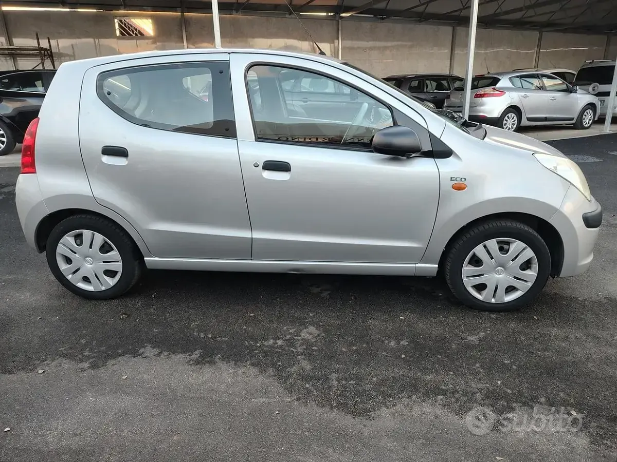 Usata Nissan Pixo 68 CV (50 kW) 2010 Grigio Utilitaria