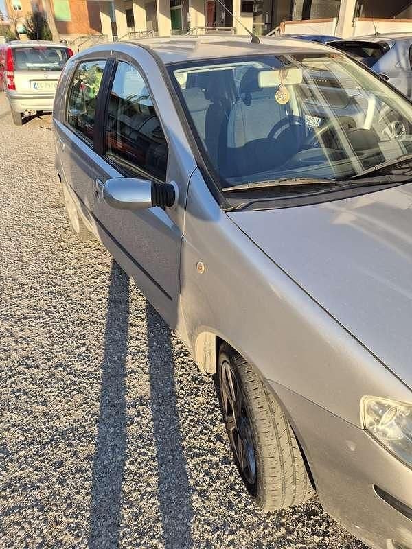 Usata Fiat Punto 86 CV (63 kW) 2005 Utilitaria