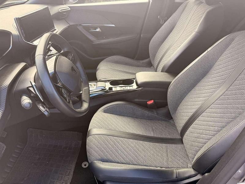 Usata Peugeot 2008 Allure 131 CV (96 kW) 2024 Grigio medio SUV