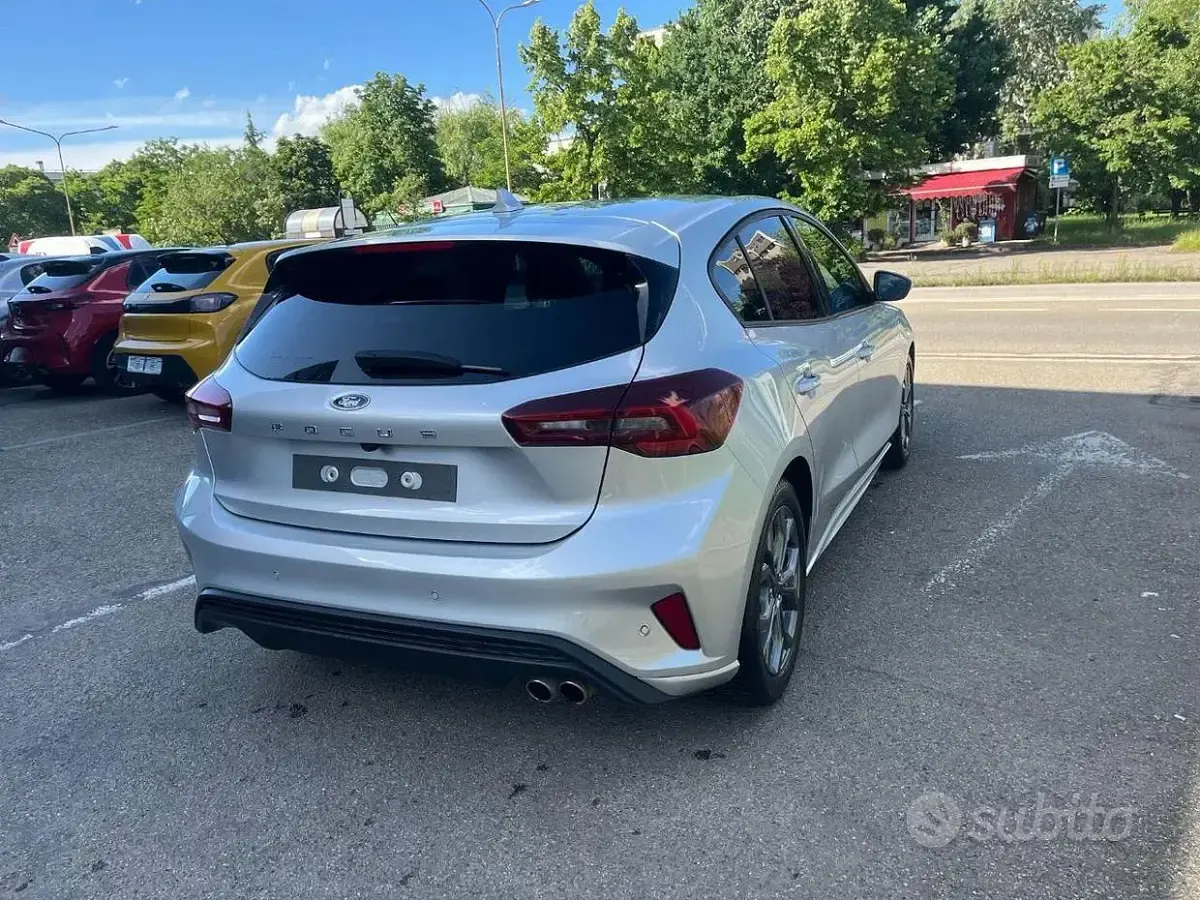 Usata Ford Focus ST 116 CV (85 kW) 2025 Grigio Berlina