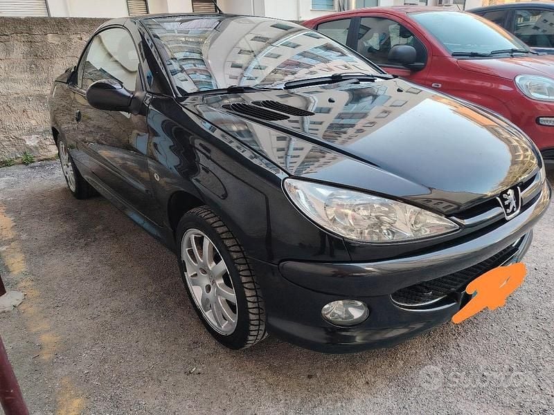 Begagnad Peugeot 206 CC 109 HK (80 kW) 2003 Svart Cab