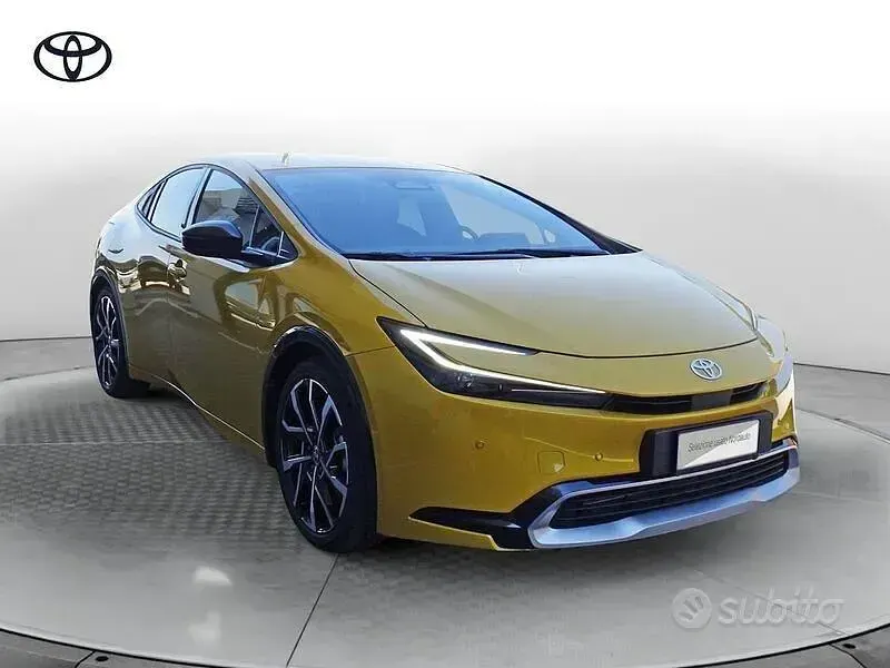 Usata Toyota Prius Lounge 223 CV (164 kW) 2025 Giallo Utilitaria
