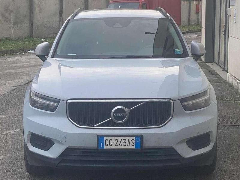 Usata Volvo XC40 Momentum 129 CV (94 kW) 2021 Bianco SUV