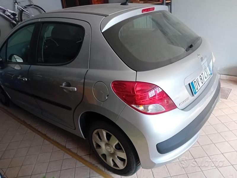 Grigio Usata 2009 Peugeot 207 Sport Tre volumi | 5500 € - Immagine 1/3