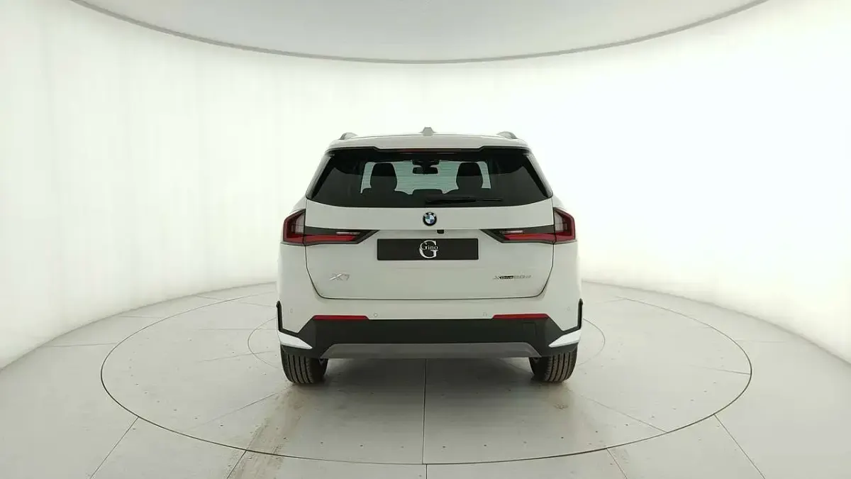 Nuova BMW X1 150 CV (110 kW) 2026 Alpin white pastello SUV