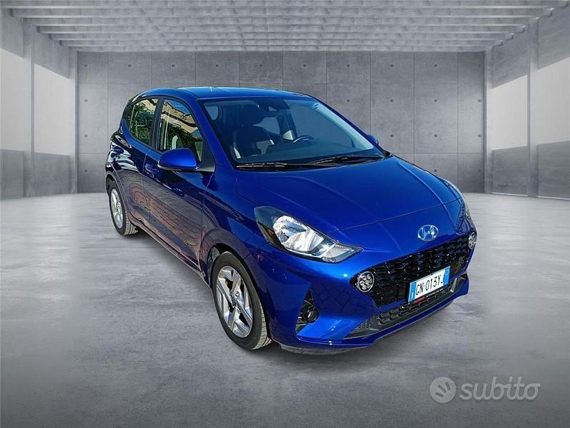Blu Usata 2023 Hyundai i10 Due volumi | 12.100 € (Buon prezzo) - Immagine 1/4