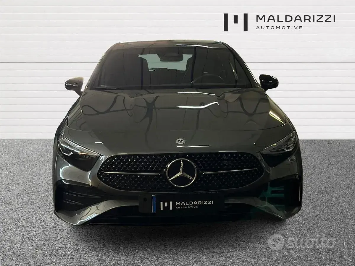Usata Mercedes A180 Advanced Plus 116 CV (85 kW) 2025 Grigio montagna Berlina