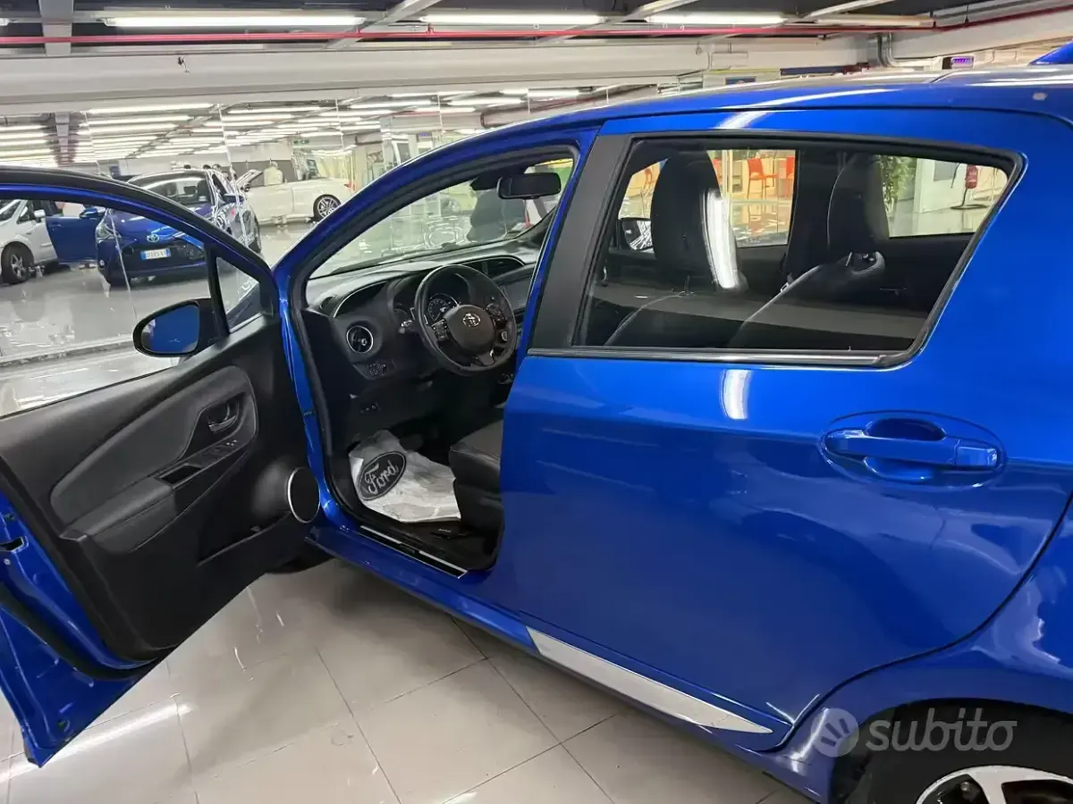Usata Toyota Yaris 111 CV (81 kW) 2019 Blu Berlina
