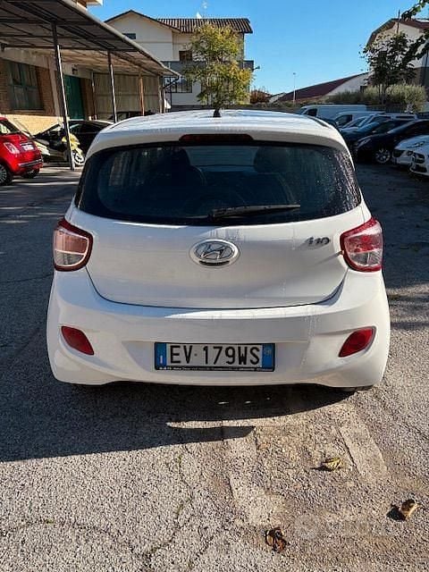 Usata Hyundai i10 67 CV (49 kW) 2014 Bianco Utilitaria