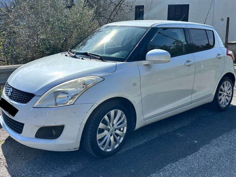Bianco Usata 2011 Suzuki Swift GL Tre volumi | 5400 € (Buon prezzo) - Immagine 1/4