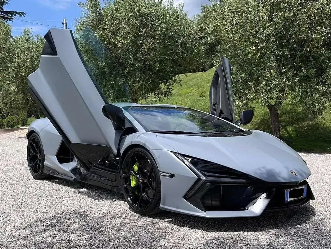 Nuova Lamborghini Revuelto 825 CV (606 kW) 2025 Grigio Coupé