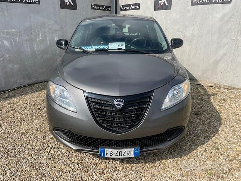 Usata Lancia Ypsilon 69 CV (50 kW) 2015 Antracite metallizzato Utilitaria