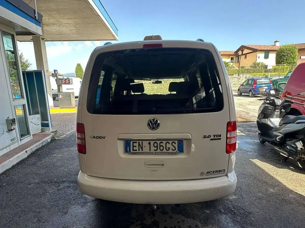 Usata VW Caddy Highline 110 CV (80 kW) 2012 Bianco Monovolume
