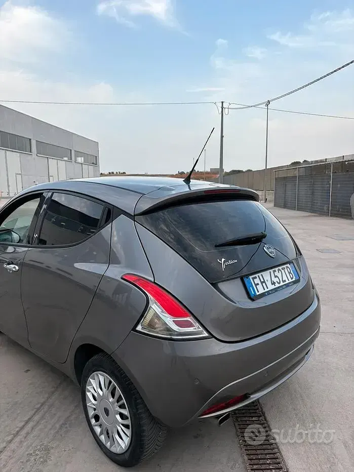 Usata Lancia Ypsilon Gold 95 CV (69 kW) 2018 Grigio Utilitaria