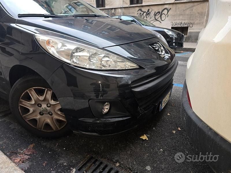 Usata Peugeot 207 75 CV (55 kW) 2012 Nero Berlina