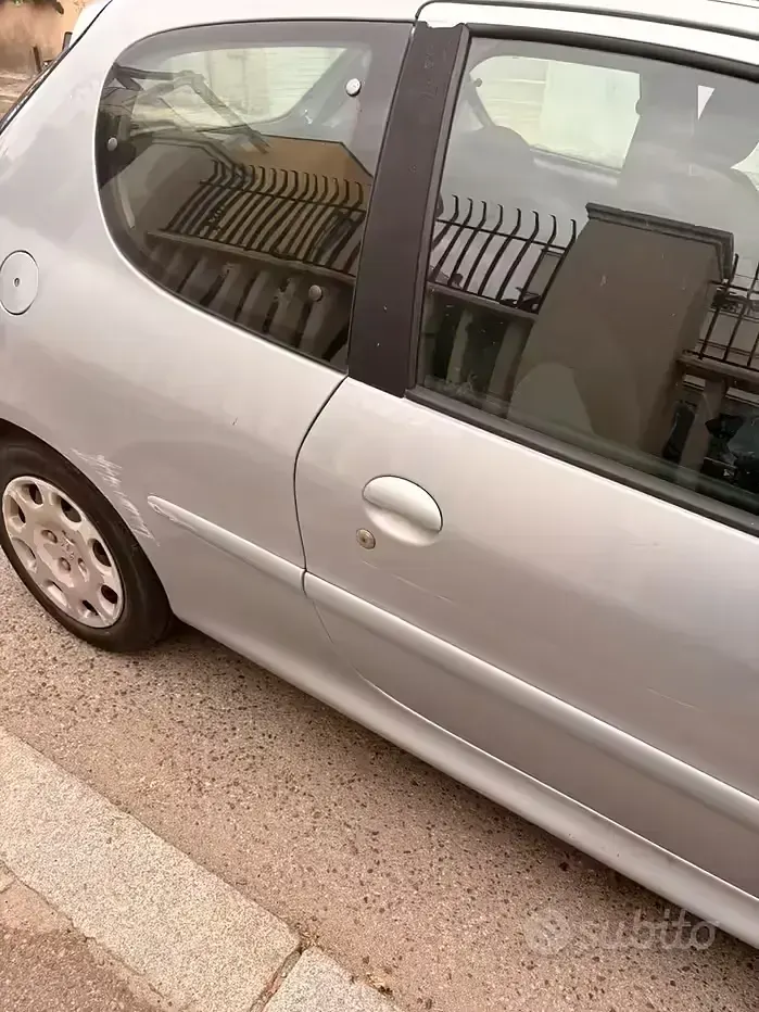 Usata Peugeot 206 68 CV (50 kW) 2005 Grigio Berlina