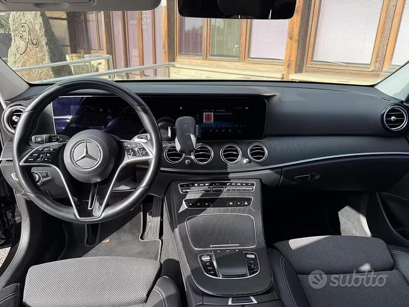 Usata Mercedes E200 194 CV (142 kW) 2022 Nero Station wagon