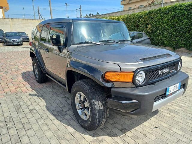 Grigio met Usata 2007 Toyota FJ Cruiser SUV | 20.500 € - Immagine 1/4