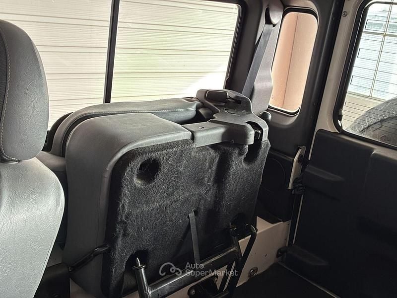 Usata Land Rover Defender SE 122 CV (89 kW) 2009 Bianco Station wagon