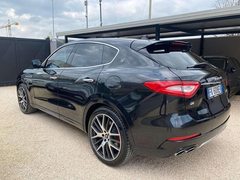 Usata Maserati Levante 275 CV (202 kW) 2017 Nero SUV