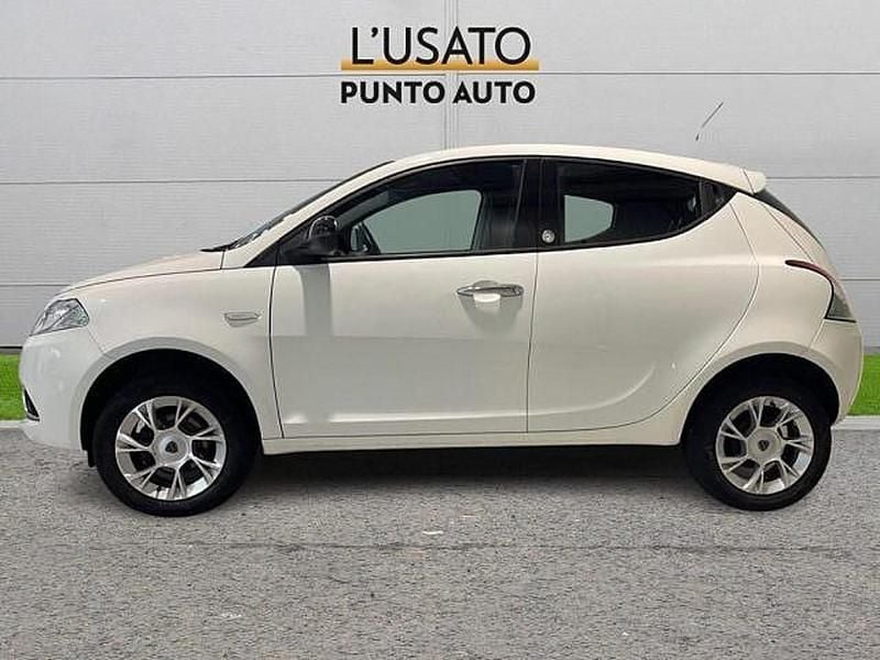 Usata Lancia Ypsilon Gold 85 CV (62 kW) 2016 Bianco Utilitaria