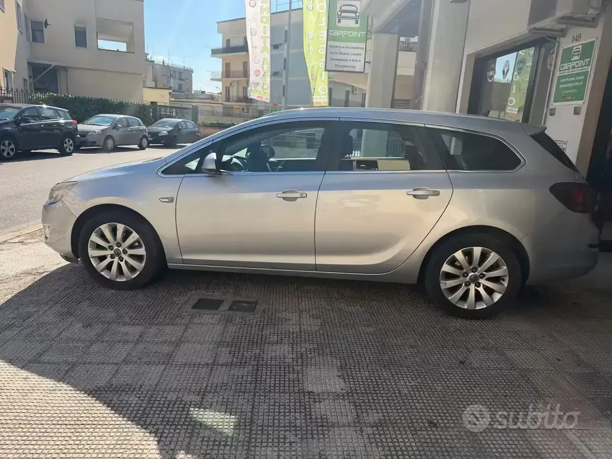 Usata Opel Astra Cosmo 125 CV (91 kW) 2012 Grigio Station wagon