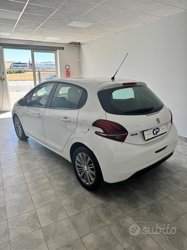 Usata Peugeot 208 Active 75 CV (55 kW) 2016 Bianco Utilitaria