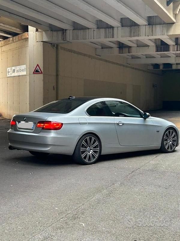 Usata BMW 325 Efficient Dynamics 218 CV (160 kW) 2006 Grigio Coupé