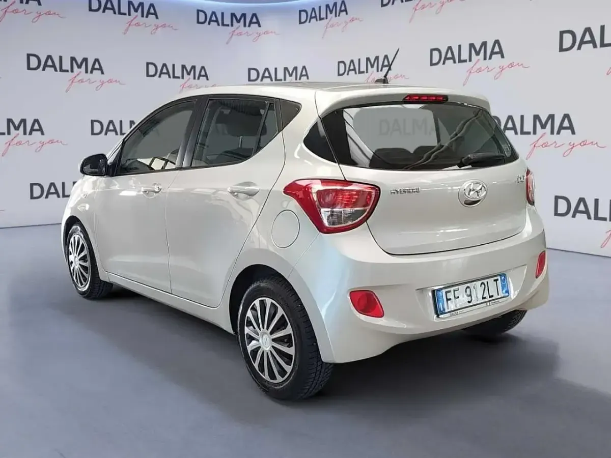 Usata Hyundai i10 67 CV (49 kW) 2016 Argento Utilitaria