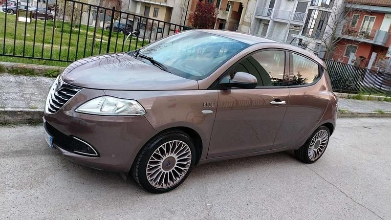 Usata Lancia Ypsilon 69 CV (50 kW) 2015 Utilitaria